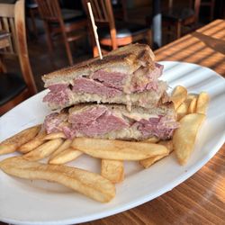 Aidan's Pub - Reuben / off the bone