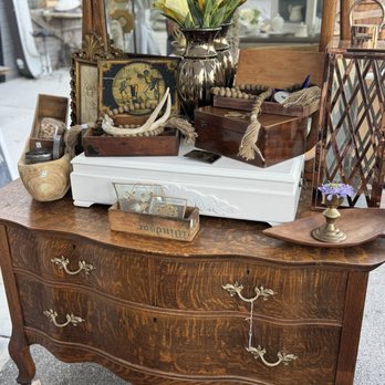 Joy's United Gift Shop - Antiques Near Me - Ringgold, Georgia Joy's United Gift Shop - Antiques Near Me - Ringgold, Georgia