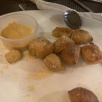 Mellow Mushroom Williamsburg - Free Pretzel bites with beer cheese - Bars Near Me - Williamsburg, Virginia Mellow Mushroom Williamsburg - Free Pretzel bites with beer cheese - Bars Near Me - Williamsburg, Virginia