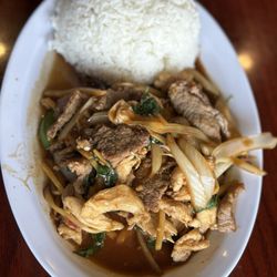 Naha Thai Restaurant - Spicy Thai Basil (lunch special, beef and chicken combination)