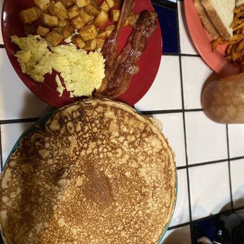 Maxine's Cafe & Bakery - Willie's Hearty Breakfast - Breakfast & Brunch Near Me - Bastrop, Texas Maxine's Cafe & Bakery - Willie's Hearty Breakfast - Breakfast & Brunch Near Me - Bastrop, Texas