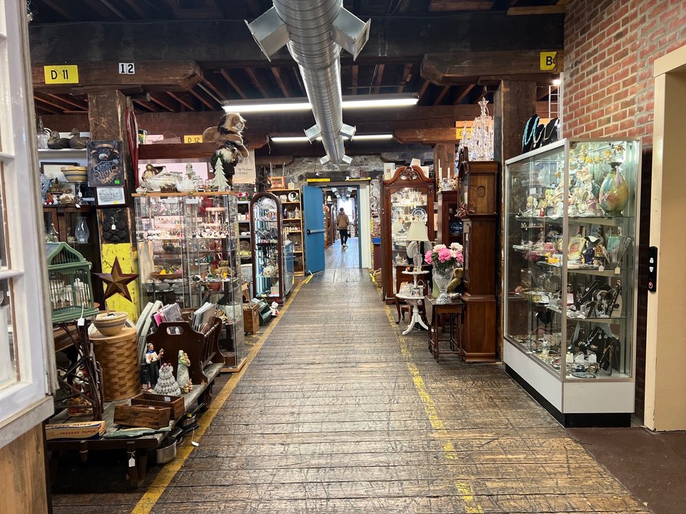 Seneca Cannery Antiques, Havre de Grace Roadtrippers