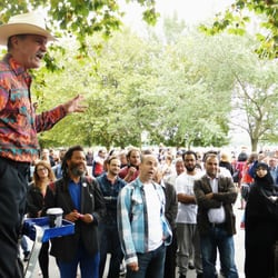 Speakers' Corner - This US preacher with a Southern twang argues with muslims and calls Jehova's Witnesses an "American Mickey Mouse religion".