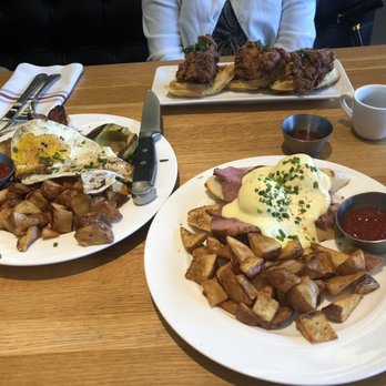 Earls Kitchen + Bar - New American Near Me - Somerville, Massachusetts
