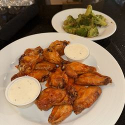 Albergotti Grill - Wings and broccoli