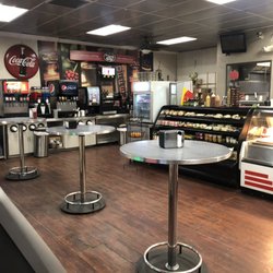 Sunshine Market & Deli - Nice dining area to sit back, relax and eat your food:)