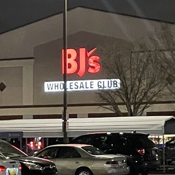 BJ's Wholesale Club - Front sign - Grocery Near Me - Levittown, New York BJ's Wholesale Club - Front sign - Grocery Near Me - Levittown, New York
