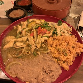 Si Casa Flores - Pollo Chicano Style with no cheese on the beans. - Mexican Near Me - Grants Pass, Oregon