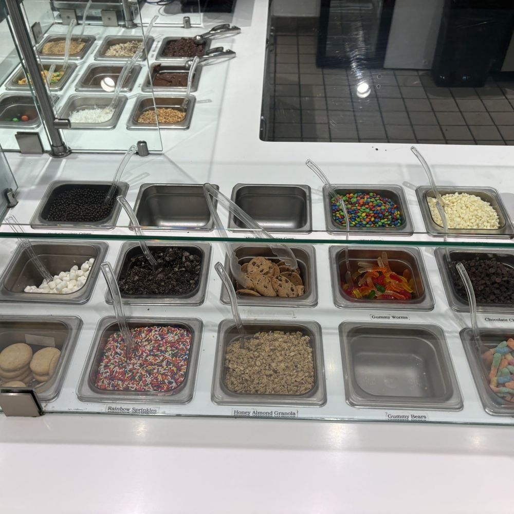 Pinkberry - Candy and sweet toppings - Ice Cream & Frozen Yogurt Near Me - Burbank, California
