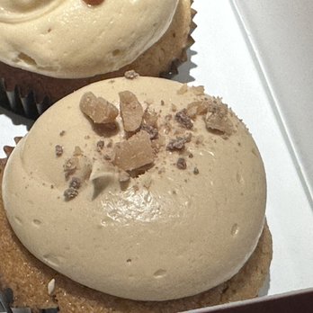 Georgetown Cupcake - Coffee Toffee Cupcake - Cupcakes Near Me - Washington, DC, District of Columbia