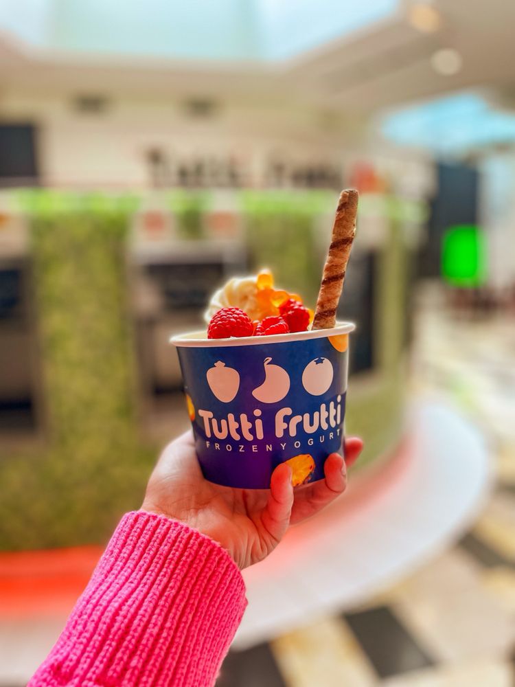 TUTTI FRUTTI WESTFIELD OAKRIDGE Updated September 2024 20 Photos 925 Blossom Hill Rd, San
