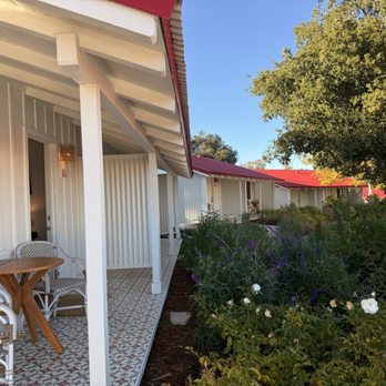 Farmhouse Paso - Front of our room with patio - Hotels Near Me - Paso Robles, California