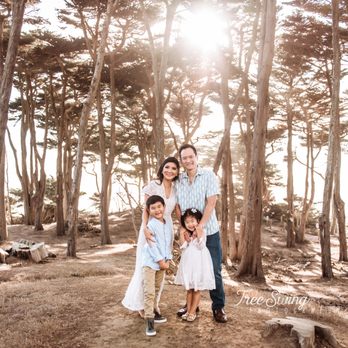 Tree Swing Photography - Golden hour family session among the trees - Session Photography Near Me Tree Swing Photography - Golden hour family session among the trees - Session Photography Near Me