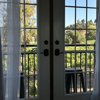 The Vine House Bed & Breakfast - Gorgeous vineyard views - such a luxurious get away - Bed & Breakfast Near Me - Temecula, California The Vine House Bed & Breakfast - Gorgeous vineyard views - such a luxurious get away - Bed & Breakfast Near Me - Temecula, California