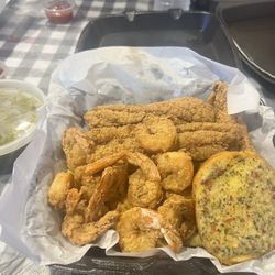King of Wingzzz - Chicken and Catfish Combo!
