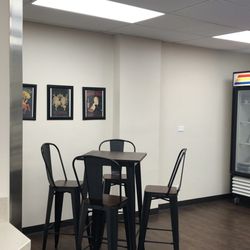 Cuomo To Go - Dinning area