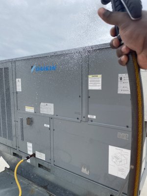 Level Up Roofing Compan Logo