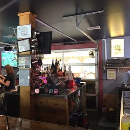 The rollup door gives full bar access from outside. Very convenient. The rollup door gives full bar access from outside. Very convenient.