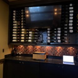 800 Maple - Access to screen and speakers for presentations in private dining space