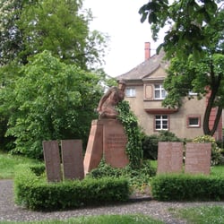 Denkmal am Bahnhof