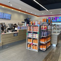 Dunkin' - Inside