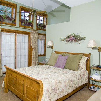 1. WeatherPine Inn