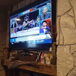 Boundaries Bar & Grill - One of many TVs