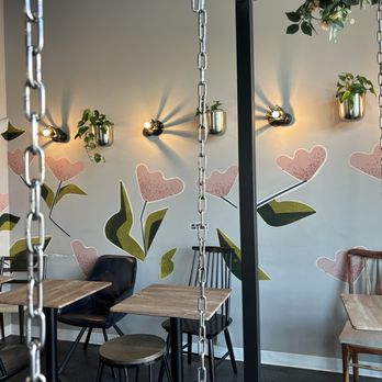 Lady & the Mug - Sitting area - Coffee & Tea Near Me - Tampa, Florida Lady & the Mug - Sitting area - Coffee & Tea Near Me - Tampa, Florida