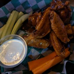 Lizzie McNeill's Irish Pub - Guiness BBQ wings