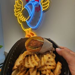 PDQ Plantation - CRISPY CHICKEN SANDWICH