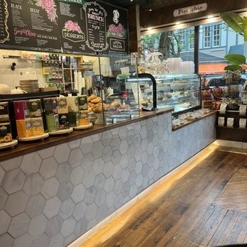 Pistachio Cafe - The counter - Coffee & Tea Near Me - New Haven, Connecticut