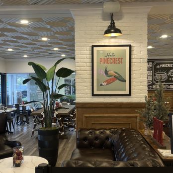 Crema Gourmet  - the interior of the restaurant - Coffee & Tea Near Me - Pinecrest, Florida