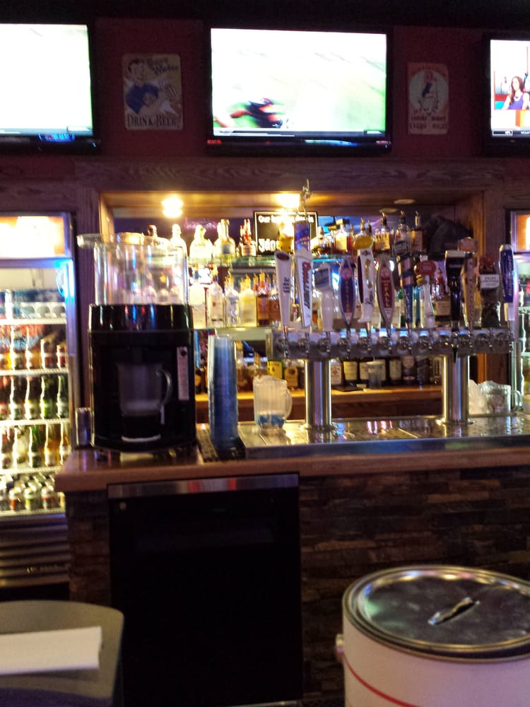 WHITEY’S BAR & GRILL Updated September 2024 21 Reviews 125 E Hwy