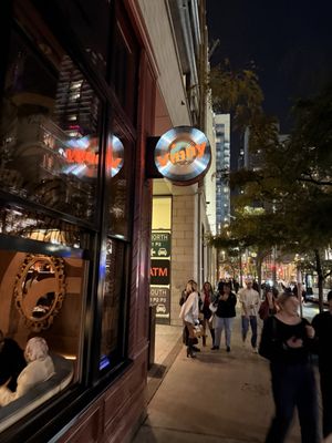 Vinny Toronto - Restaurant & Vinyl Bar by null