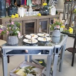 Hunter's Consignments & Flowers