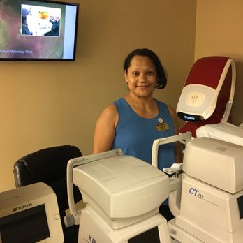 Davis Visionworks - Haydee Licensed Optician - Optometrists Near Me - Plainview, New York