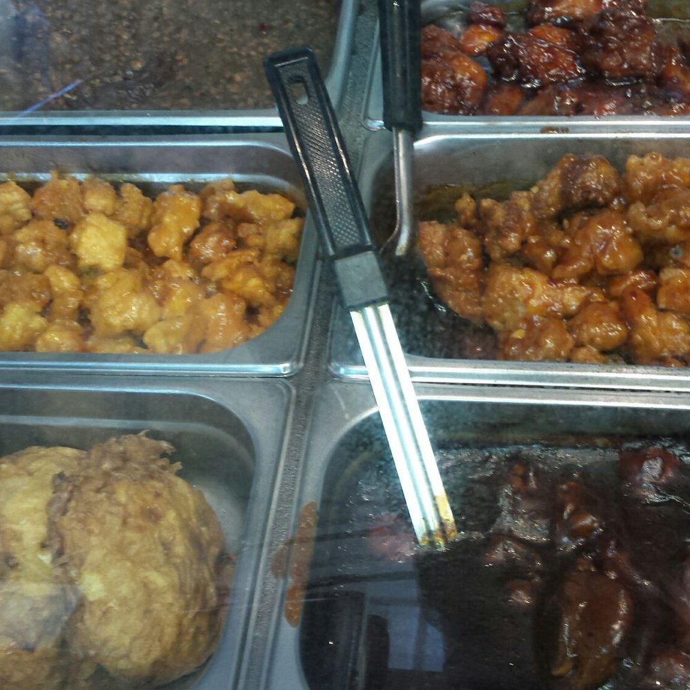 The food is served buffet-style you let them know what you want and they hook you up The food is served buffet-style you let them know what you want and they hook you up