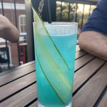 1772 Rooftop on Main - Crew juice - Cocktail Bars Near Me - Fincastle, Virginia