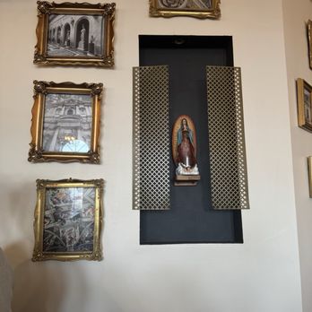 GRATA Italian Eatery - Decor inside - Italian Near Me - Windsor, California GRATA Italian Eatery - Decor inside - Italian Near Me - Windsor, California