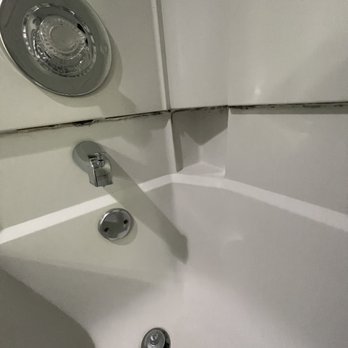 Baymont by Wyndham Addison - My body cringed after I see all the stains and rust in the tub! Where is the health department???????????? - Hotels Near Me - Addison, Illinois
