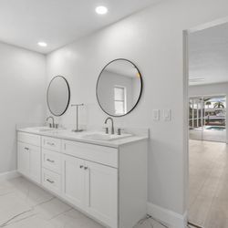 Cape Tile - Large-format tile on floor