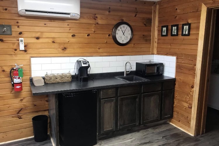 LARIMORE’S PRAIRIE ROSE INN Request Information 207 Towner Ave