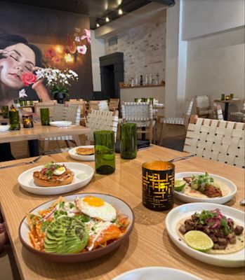 Madre Cocina y Lounge by null