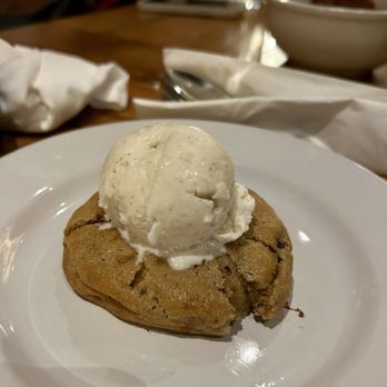 Zinqué - Baked cookie & vanilla bean ice cream - French Near Me - Malibu, California Zinqué - Baked cookie & vanilla bean ice cream - French Near Me - Malibu, California