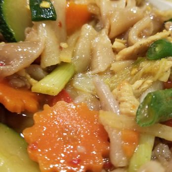 Rice By Mama - Veggies with chicken and big noodles, spice level 5. - Thai Near Me - Ventura, California