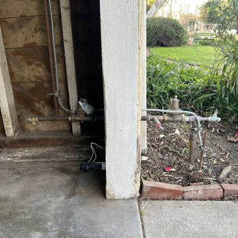 Local Service Pro Plumbing - New regulator installed less than two feet away from old one because the tech couldn't find it... so now we have to regulators. - Plumbing Near Me - Tarzana, California Local Service Pro Plumbing - New regulator installed less than two feet away from old one because the tech couldn't find it... so now we have to regulators. - Plumbing Near Me - Tarzana, California