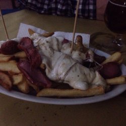 Beer Garden - Patatine fritte con würstel e provola