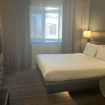 Moxy London Stratford - Guest room - Hotels Near Me - London, XGL