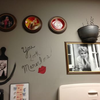 Marilyn Monroe Bathroom Decor So Funny B Yelp Marilyn Monroe Bathroom Decor So Funny