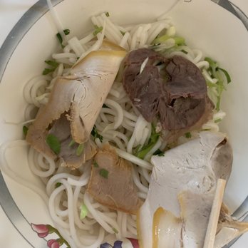 Ao Sen - Bun Bo Hue - Hue Style Spicy Beef Noodle Soup - Vietnamese Near Me - Albany, California